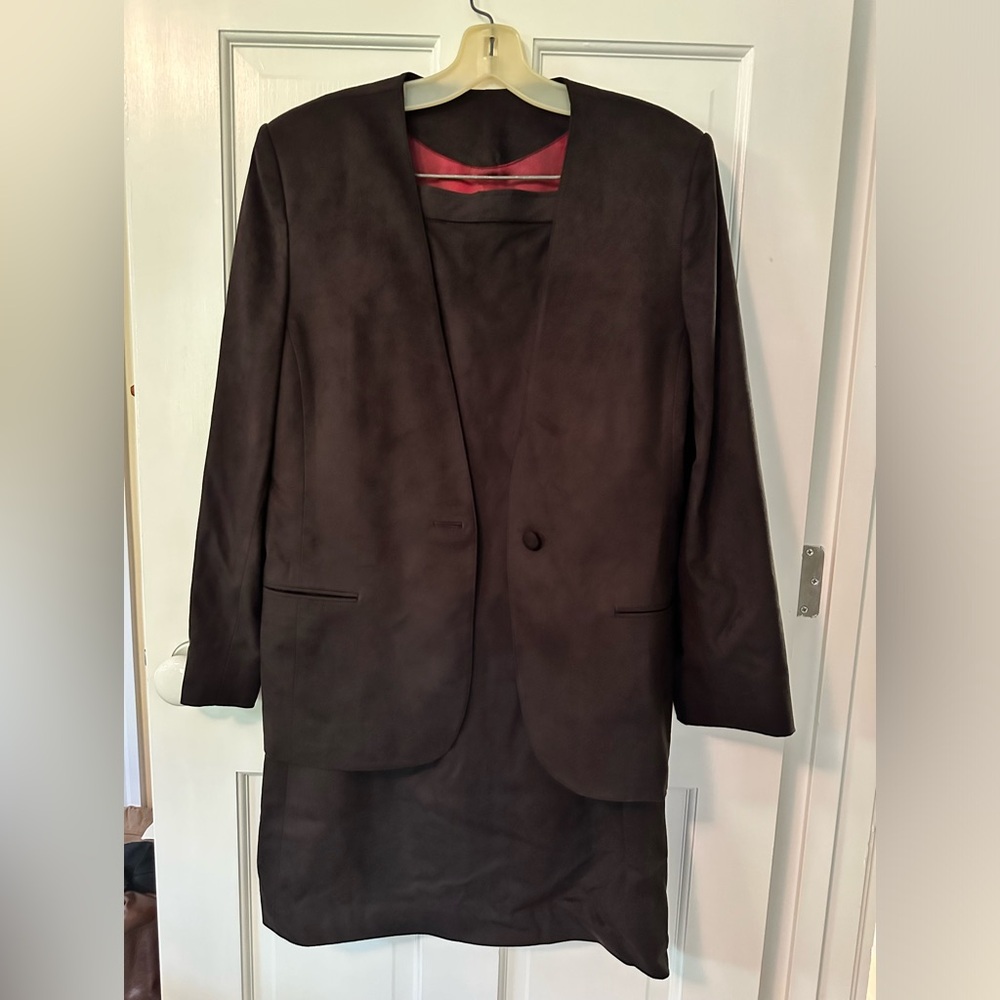 EUC Bespoke black ultrasuede skirt suit with collarless jacket - size 6-8